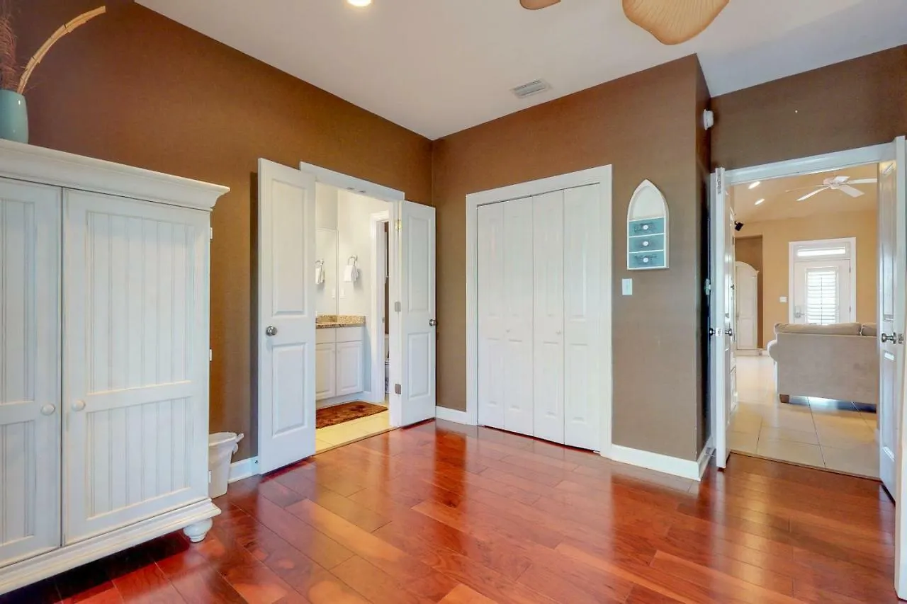 2 Bed 2 Bath Vacation Home In Destin Holiday home