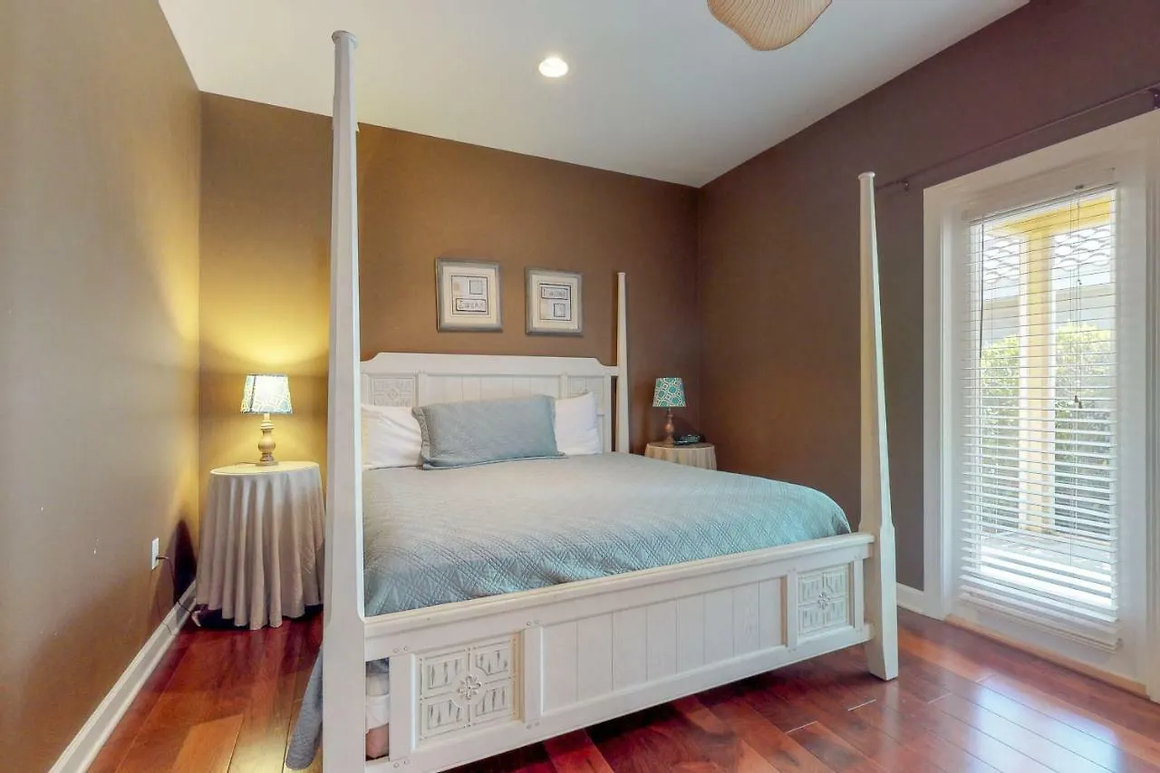 2 Bed 2 Bath Vacation Home In Destin