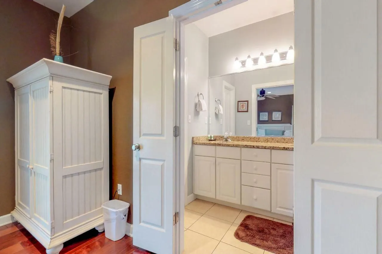 2 Bed 2 Bath Vacation Home In Destin